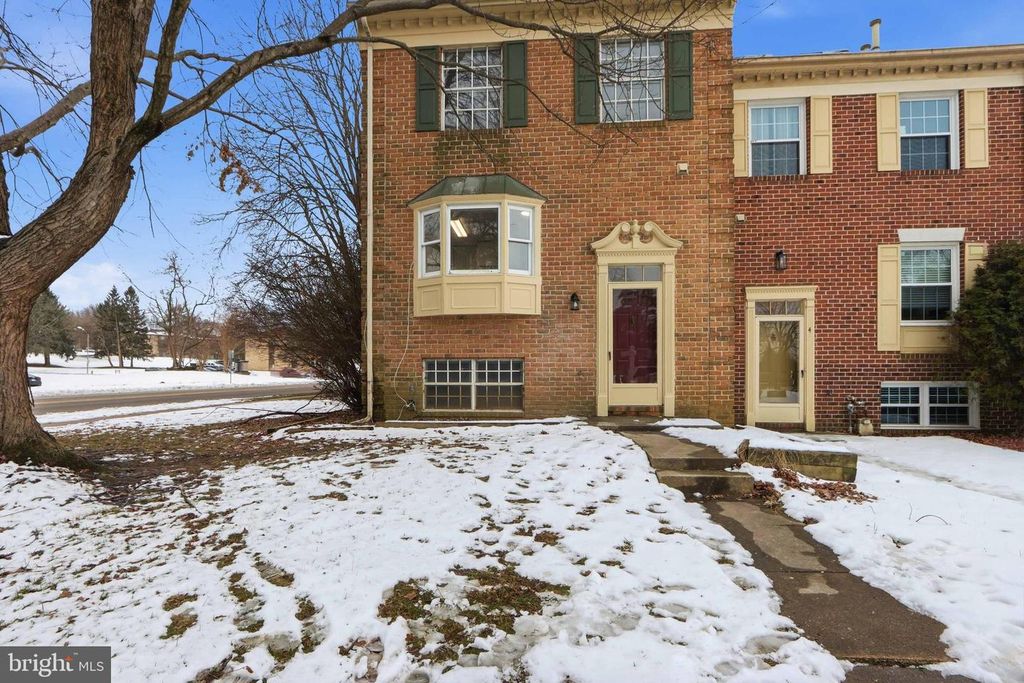 2 VALLEY CROSSING CIR, Cockeysville, MD 21030