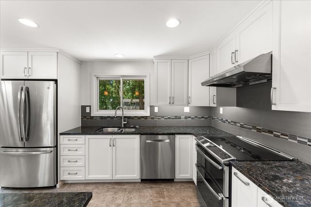 15811 205th Avenue SE, Renton, WA 98059