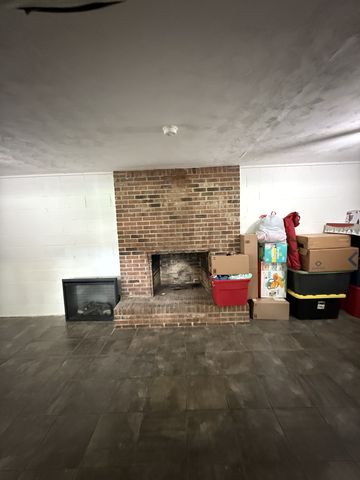 1704 Deer Hollow Dr, W, Lawrenceburg, TN 38464