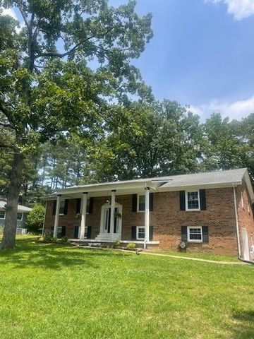 1704 Deer Hollow Dr, W, Lawrenceburg, TN 38464
