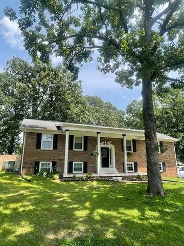 1704 Deer Hollow Dr, W, Lawrenceburg, TN 38464