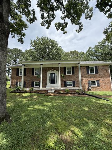 1704 Deer Hollow Dr, W, Lawrenceburg, TN 38464