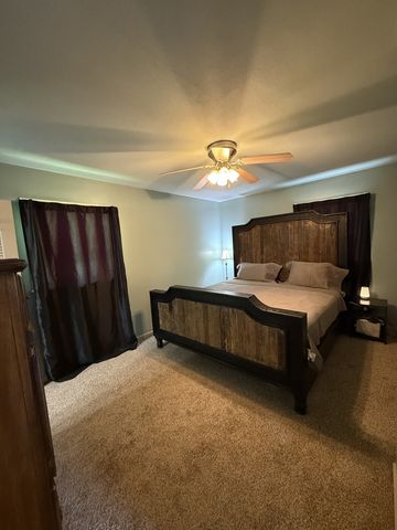 1704 Deer Hollow Dr, W, Lawrenceburg, TN 38464