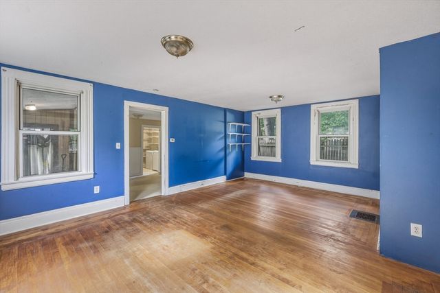 11 School St, Sunderland, MA 01375