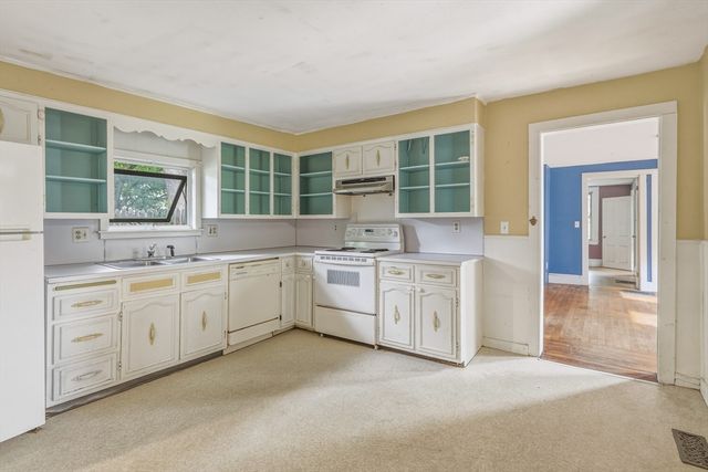 11 School St, Sunderland, MA 01375