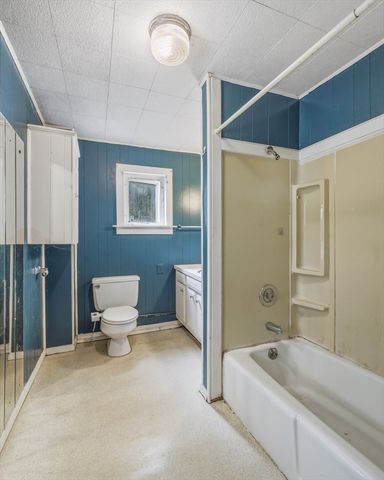 11 School St, Sunderland, MA 01375