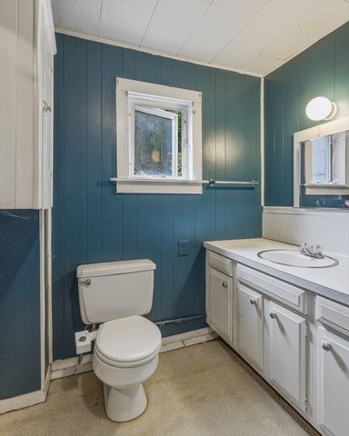 11 School St, Sunderland, MA 01375