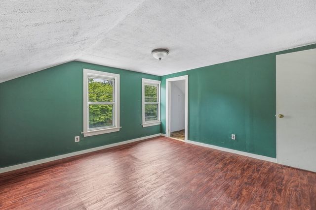 11 School St, Sunderland, MA 01375