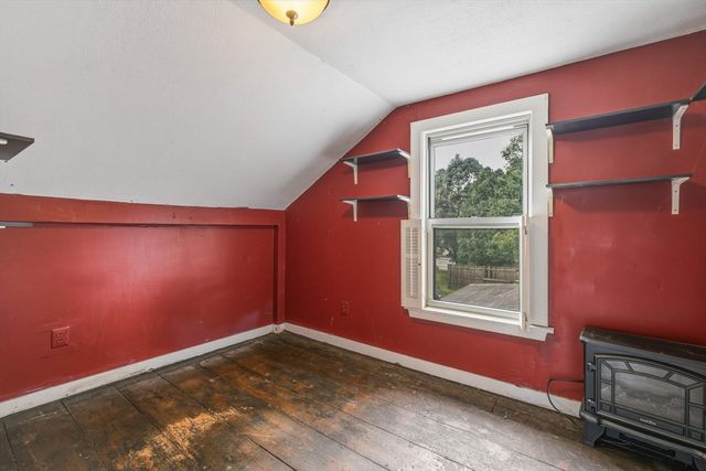11 School St, Sunderland, MA 01375