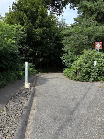 11 School St, Sunderland, MA 01375
