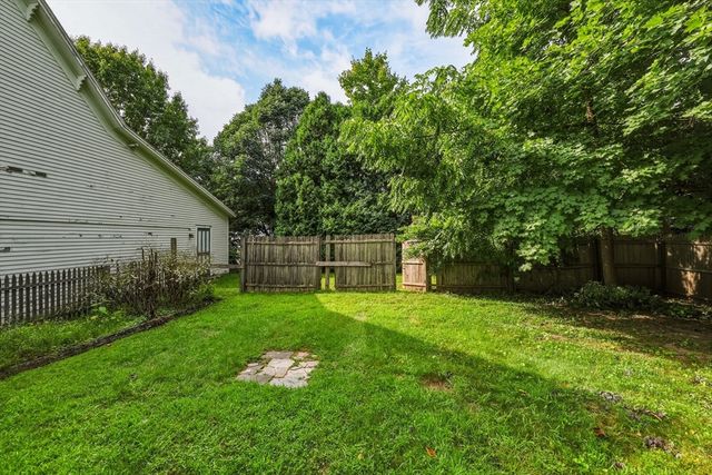 11 School St, Sunderland, MA 01375