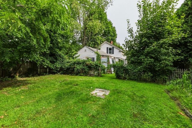 11 School St, Sunderland, MA 01375