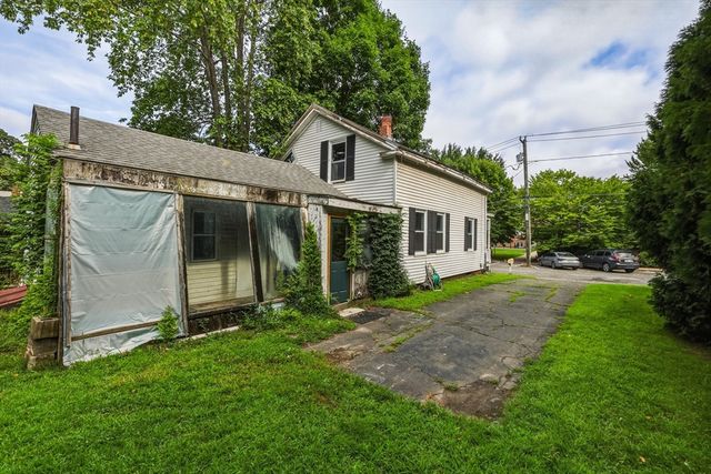 11 School St, Sunderland, MA 01375
