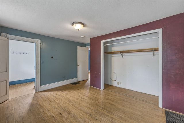 11 School St, Sunderland, MA 01375