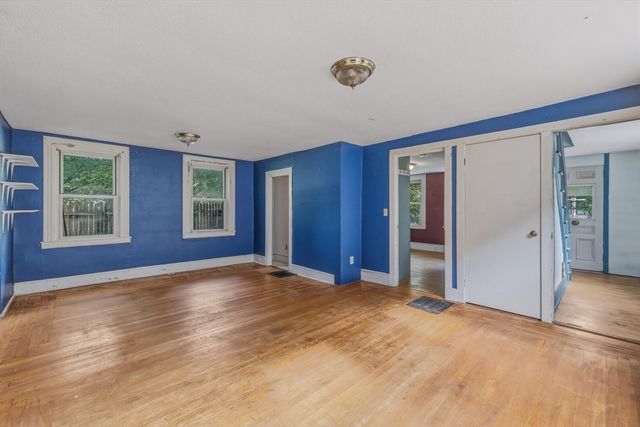 11 School St, Sunderland, MA 01375