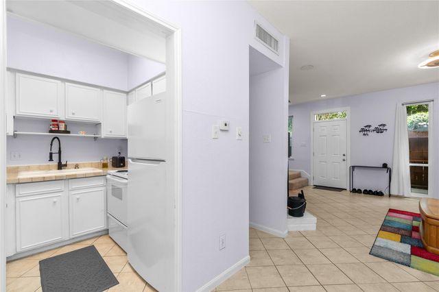 2100 Tanglewilde Street 205, Houston, TX 77063