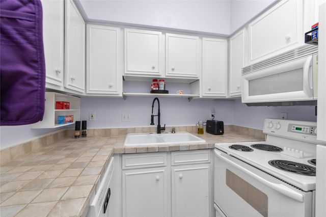 2100 Tanglewilde Street 205, Houston, TX 77063