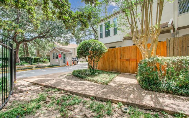 2100 Tanglewilde Street 205, Houston, TX 77063