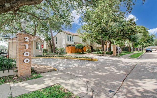 2100 Tanglewilde Street 205, Houston, TX 77063