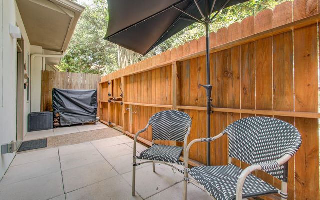 2100 Tanglewilde Street 205, Houston, TX 77063