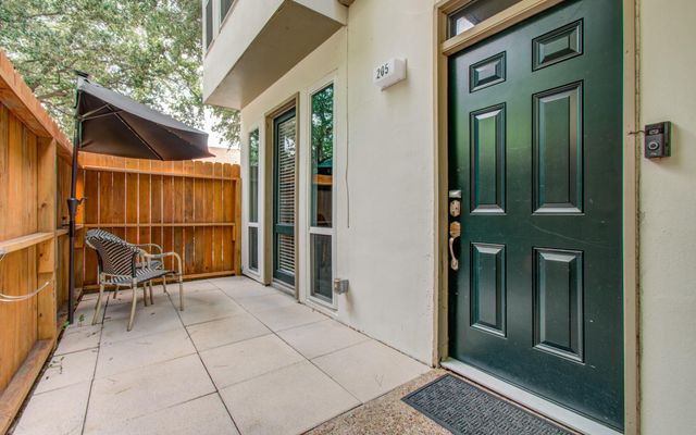2100 Tanglewilde Street 205, Houston, TX 77063