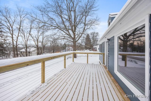 273 Summit Avenue, Rockford, MI 49341