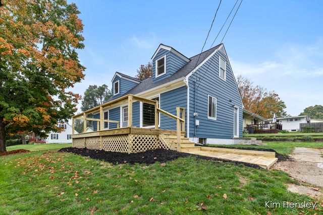 273 Summit Avenue, Rockford, MI 49341