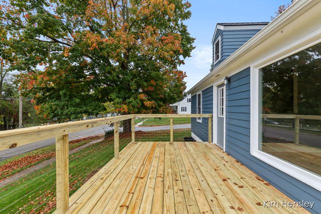 273 Summit Avenue, Rockford, MI 49341