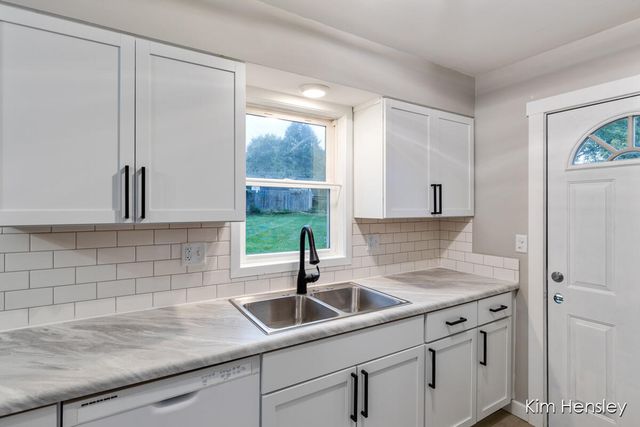 273 Summit Avenue, Rockford, MI 49341