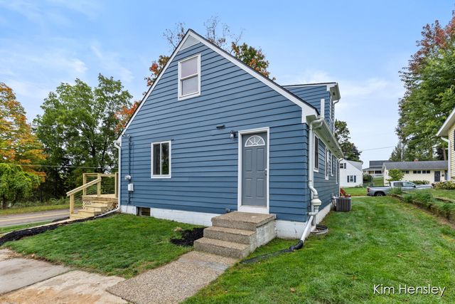 273 Summit Avenue, Rockford, MI 49341