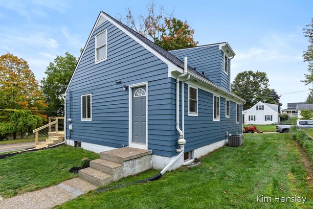 273 Summit Avenue, Rockford, MI 49341