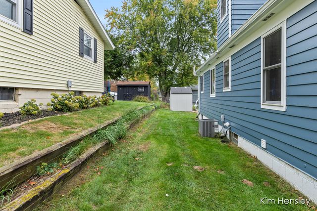 273 Summit Avenue, Rockford, MI 49341