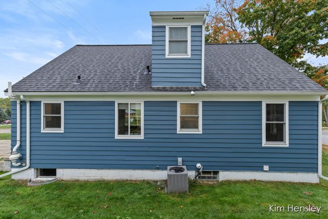 273 Summit Avenue, Rockford, MI 49341