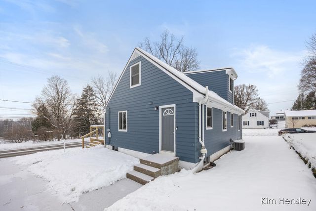 273 Summit Avenue, Rockford, MI 49341