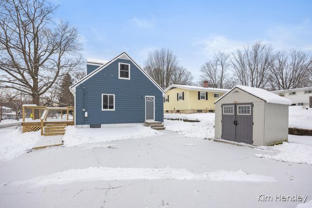 273 Summit Avenue, Rockford, MI 49341