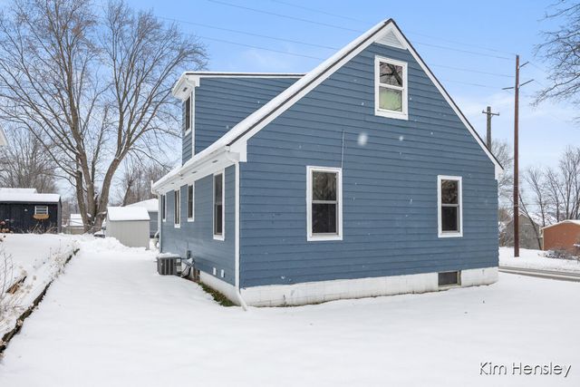 273 Summit Avenue, Rockford, MI 49341