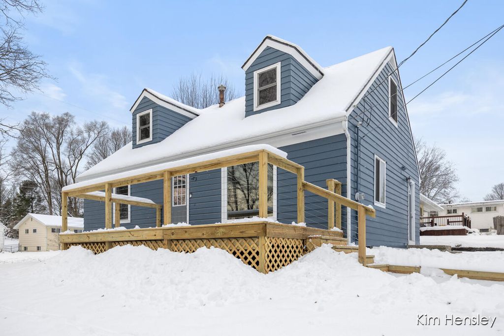 273 Summit Avenue, Rockford, MI 49341