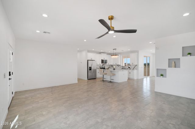 32732 W Bellview Street, Tonopah, AZ 85354