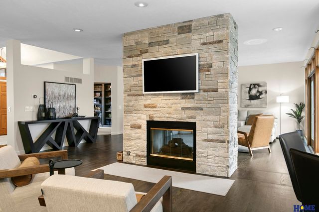 3820 Petersburg Court, Lincoln, NE 68516