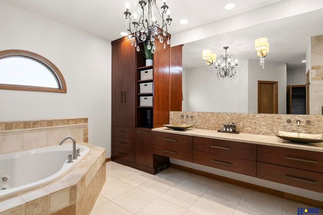 3820 Petersburg Court, Lincoln, NE 68516