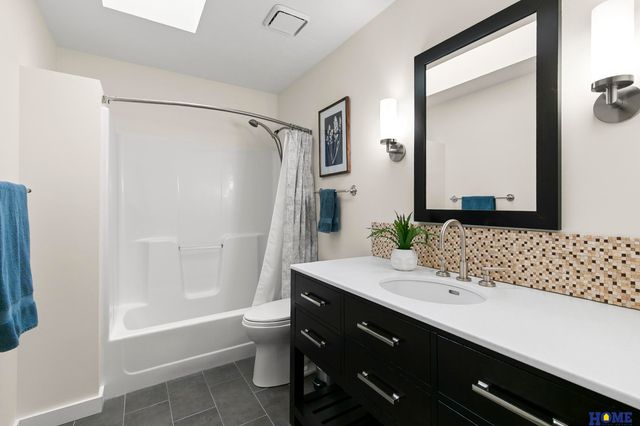 3820 Petersburg Court, Lincoln, NE 68516