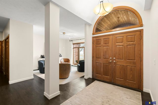 3820 Petersburg Court, Lincoln, NE 68516