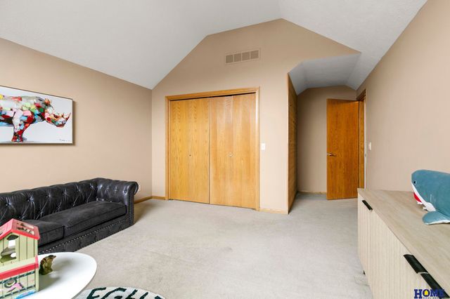 3820 Petersburg Court, Lincoln, NE 68516