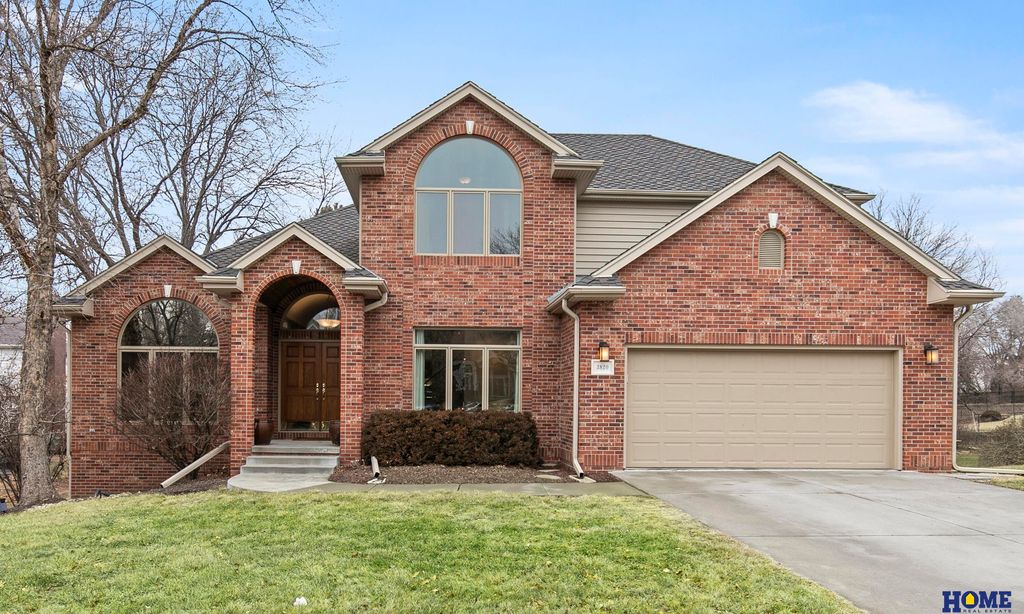 3820 Petersburg Court, Lincoln, NE 68516
