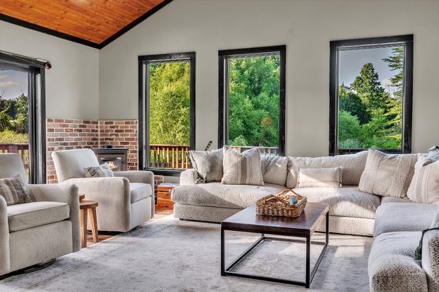 6923 Cross Keys Rd, College Grove, TN 37046