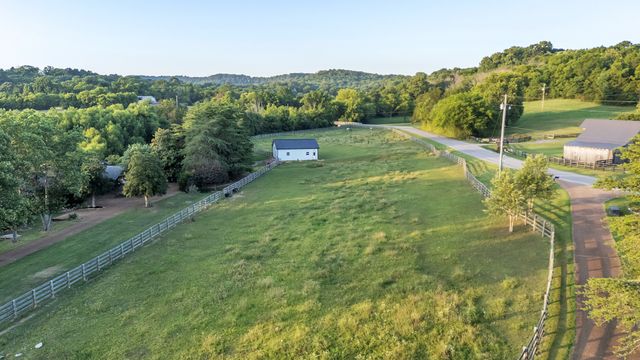 6923 Cross Keys Rd, College Grove, TN 37046