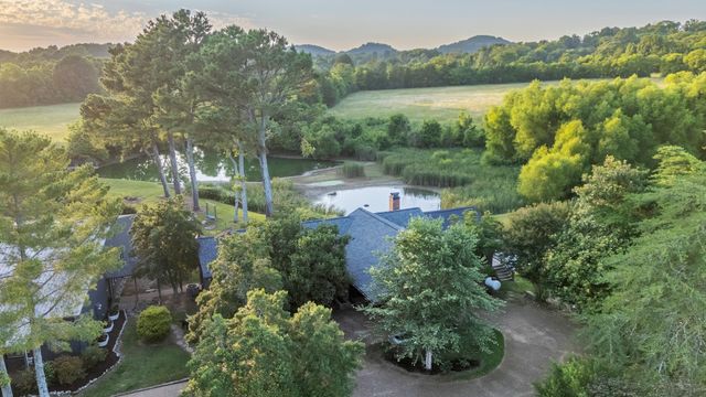 6923 Cross Keys Rd, College Grove, TN 37046