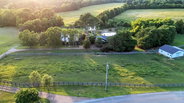 6923 Cross Keys Rd, College Grove, TN 37046