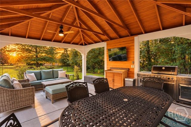 299 Shadow Moss Circle, Richmond Hill, GA 31324