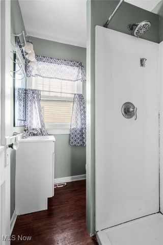 721 Myrtle Avenue, Cuyahoga Falls, OH 44221